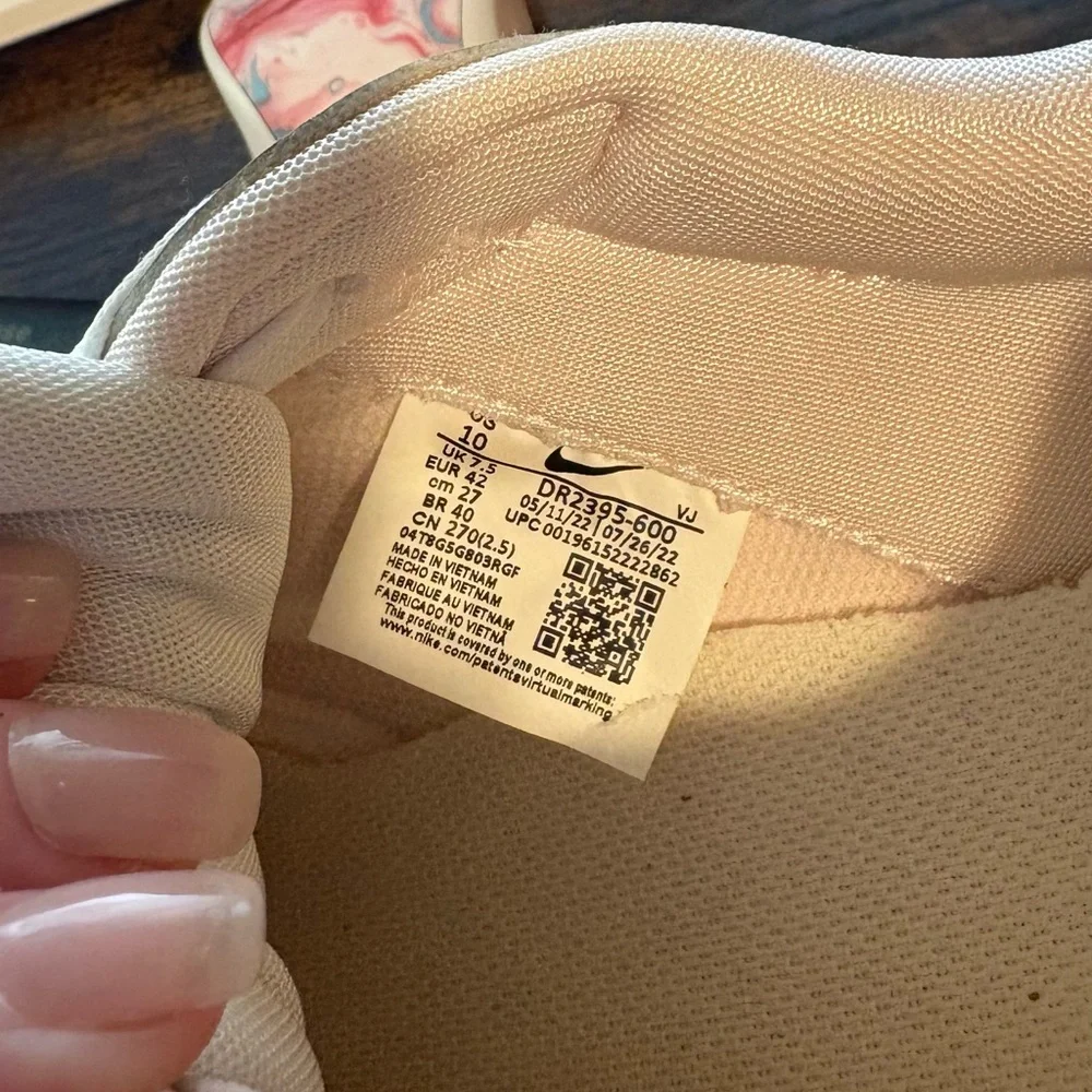 Nike Women's Beige and White Sneakers - Picture 5 of 5
